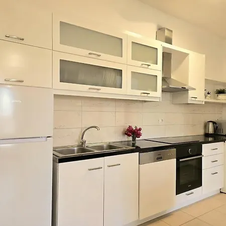 Your By The Sea 091 * Plazhi San Pietro